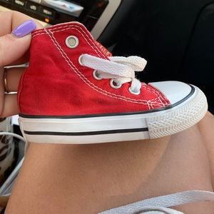 Infant high top converse sz 4